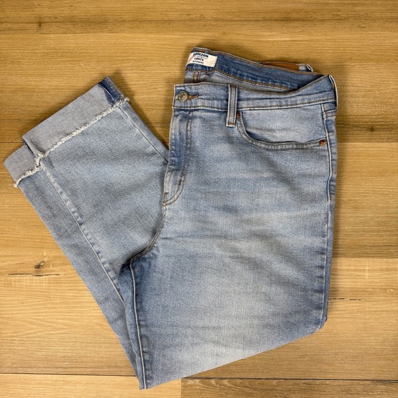 Denizen from Levi's Light Blue Boyfriend Ankle Jeans, Size 31 - Picture 1 of 7